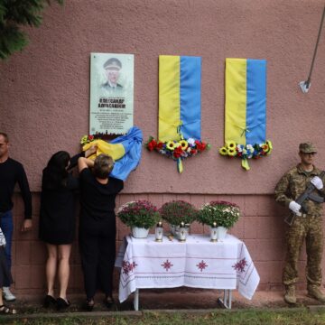 В Івано-Франківську відкрили пам’ятні дошки на честь трьох полеглих Героїв