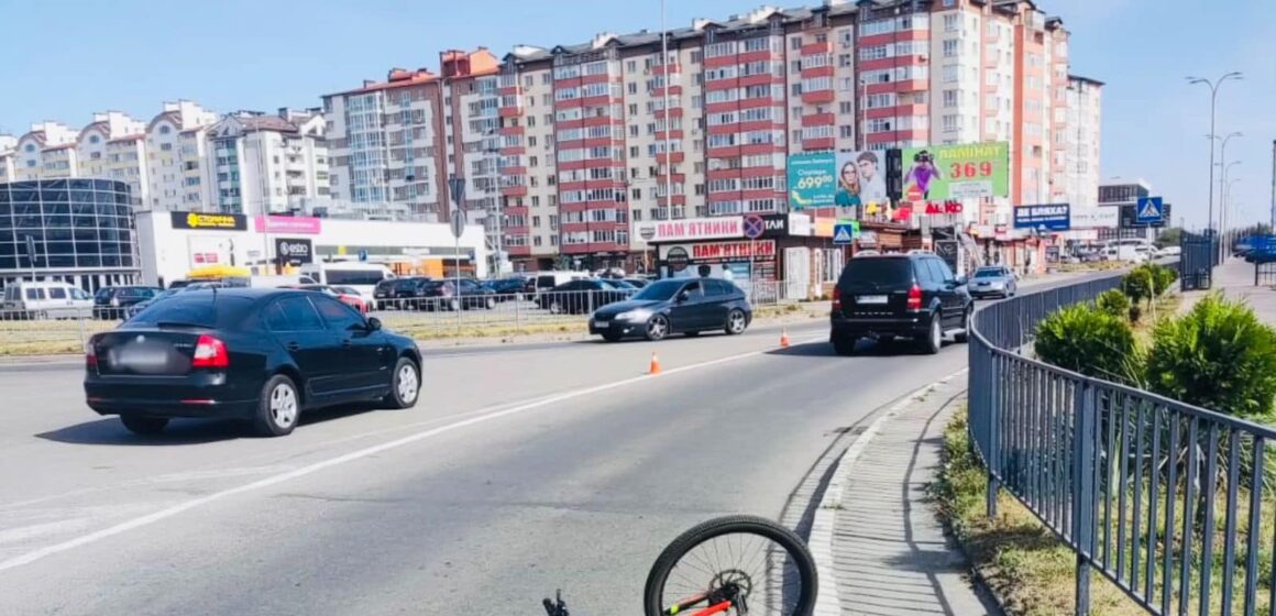 Травмовані велосипедист, малолітній керманич самоката та пішохід: поліція Прикарпаття з’ясовує обставини аварій
