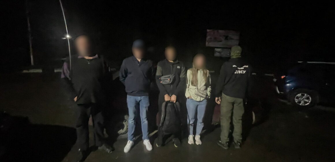 До Румунії – за 13 тисяч доларів у багажнику: прикарпатець намагався тайком виїхати з України