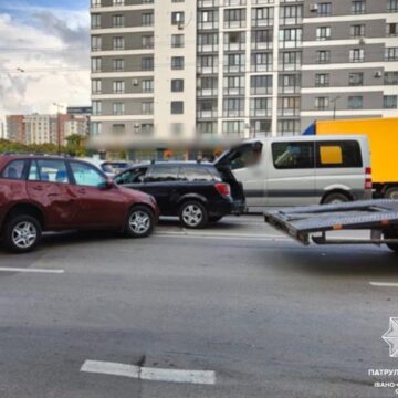 У Франківську п’яний водій вчинив ДТП за участі трьох автомобілів (ФОТОФАКТ)