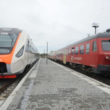 Укрзалізниця відновила продаж квитків на поїзд з Варшави до Коломиї 