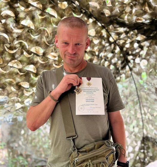 12 днів утримував вогневу позицію: солдата з Прикарпаття Ігоря Цюрака нагороджено «Золотим хрестом»