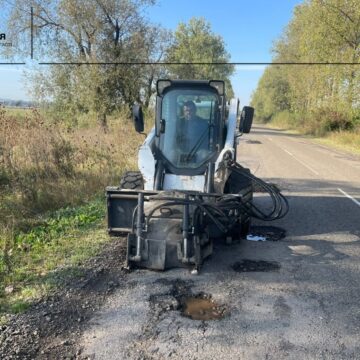 Ліквідація ямковості на дорогах: у яких громадах Прикарпаття працюватимуть дорожники цього тижня