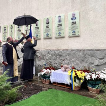У Бурштині відкрили меморіальні дошки двом полеглим захисникам – Андрію Білоусу та Віталію Воронці