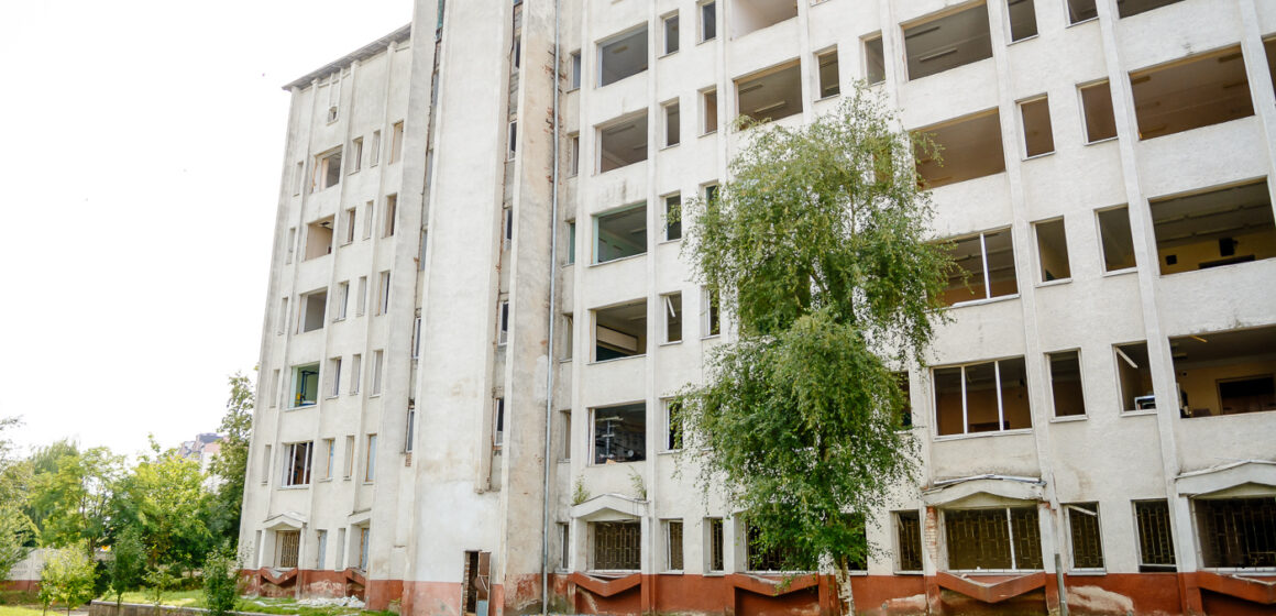 В ІФНТУНГ відкрили першу аудиторію, відновлену після ракетного обстрілу
