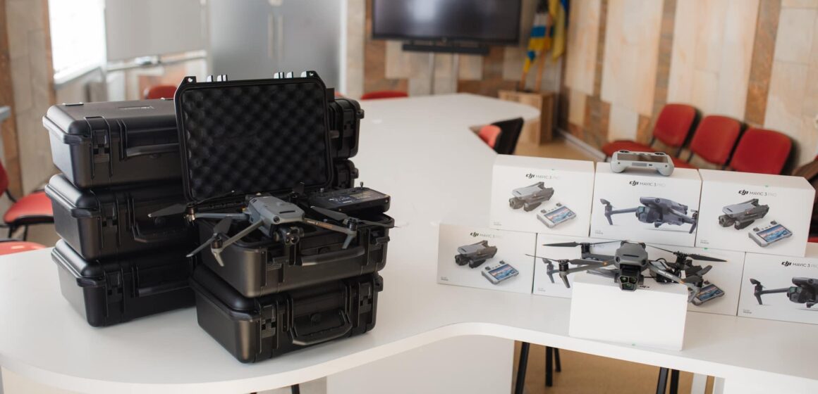 З Івано-Франківської ОДА передали на фронт 16 квадрокоптерів «Mavic» (ФОТО)