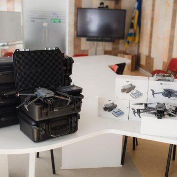 З Івано-Франківської ОДА передали на фронт 16 квадрокоптерів «Mavic» (ФОТО)