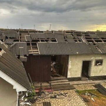 Прикарпатцям, житло яких пошкоджене внаслідок російської агресії, виплатили допомогу з обласного бюджету