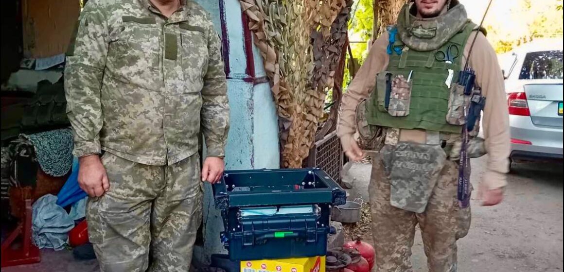 Бурштинські енергетики передали на фронт антену, що використовується для роботи БПЛА, та пристрій РЕБ
