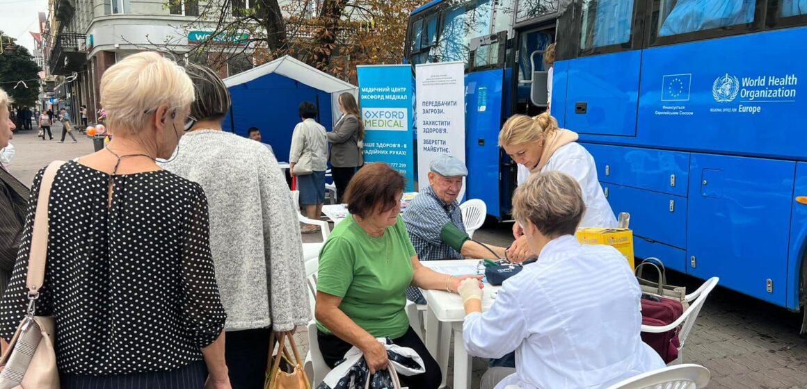 Вчора під час акції «День здоров’я» в Івано-Франківську на Вічевому майдані  870 містян отримали 1049 безкоштовних медичних консультацій та обстежень