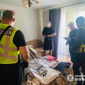 Поліцейські затримали зловмисника, який наніс іванофранківцю удар ножем в живіт Поліцейські затримали зловмисника, який наніс іванофранківцю удар ножем в живіт