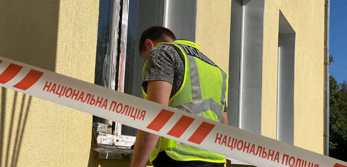 Підпалив адміністративну будівлю: калуські поліцейські затримали підозрюваного