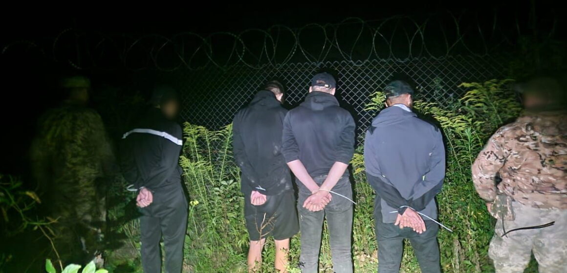 На Буковині прикордонники затримали прикарпатців, які намагались незаконно перетнути кордон (ВІДЕО)