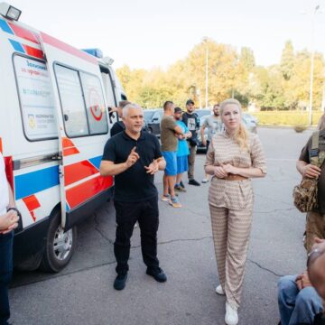 Укомплектований реанімобіль для Прикарпаття передали партнери з Одеси