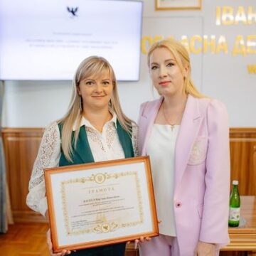 Світлана Онищук відзначила нагородами кращих працівників ЦНАПів Прикарпаття