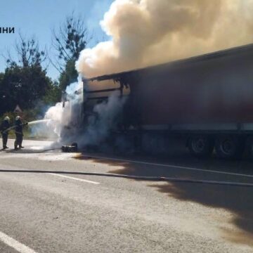 На Прикарпатті згоріла вантажівка