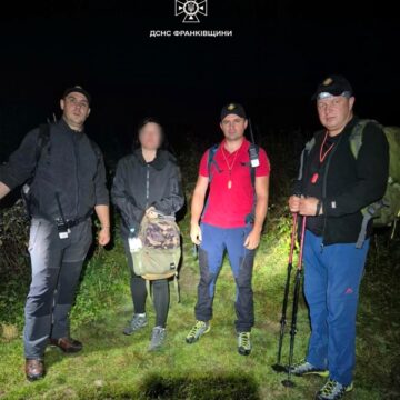 Жителька Києва заблукала у Карпатах під час спуску від озера Несамовите Жителька Києва заблукала у Карпатах під час спуску від озера Несамовите
