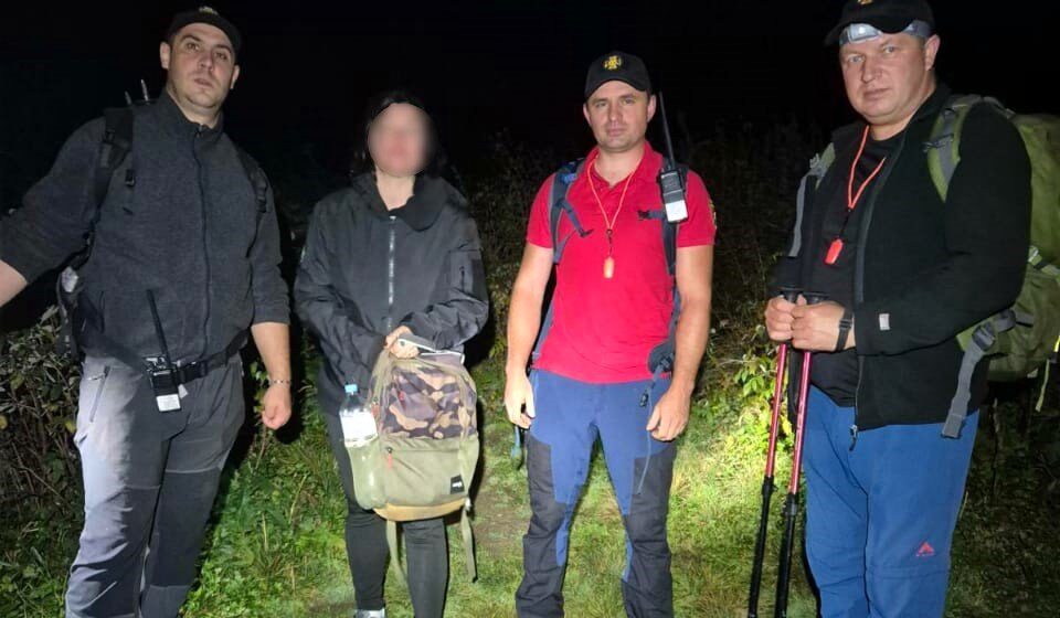 Жителька Києва заблукала у Карпатах під час спуску від озера Несамовите