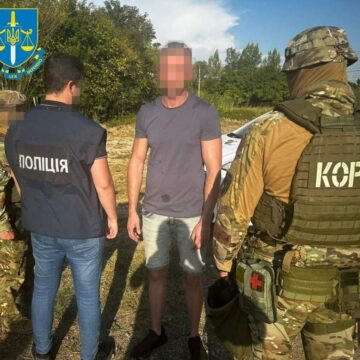 Шантажував жінку інтимними фото: в Івано-Франківську за вимагання судитимуть чоловіка