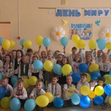 До Міжнародного дня миру поліцейські Калущини провели з учнями патріотично – виховні заходи