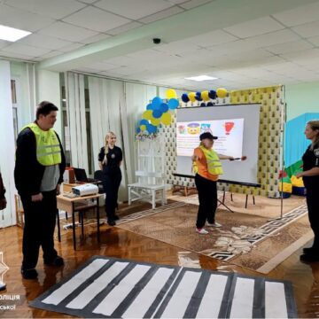 Шкільні офіцери завітали до учнів навчально-реабілітаційного центру