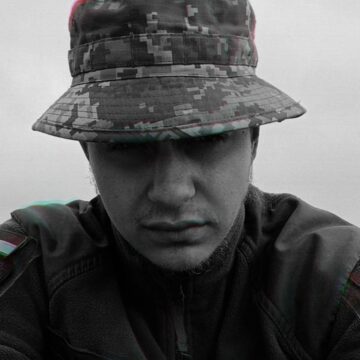 Поет, закоханий у «богиню війни»