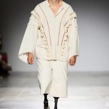 Ветеран із Прикарпаття Микола Левкун на протезах пройшовся подіумом Ukrainian Fashion Week