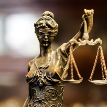 Підробляла документи для бронювання військовозобов’язаних: на Івано-Франківщині судитимуть бухгалтерку