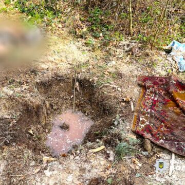 Вбили знайомого, а тіло закопали у лісі: на лаві підсудних мешканці Калущини