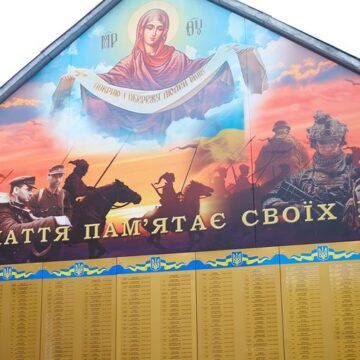 Молебень й благодійні збори: на Покрови у Франківську вшанували захисників України