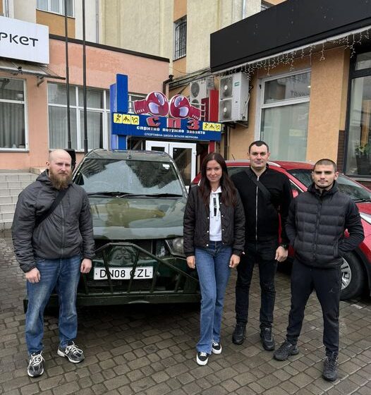 Дружина полеглого гвардійця Віталія Мерінова передала на фронт автомобіль свого чоловіка