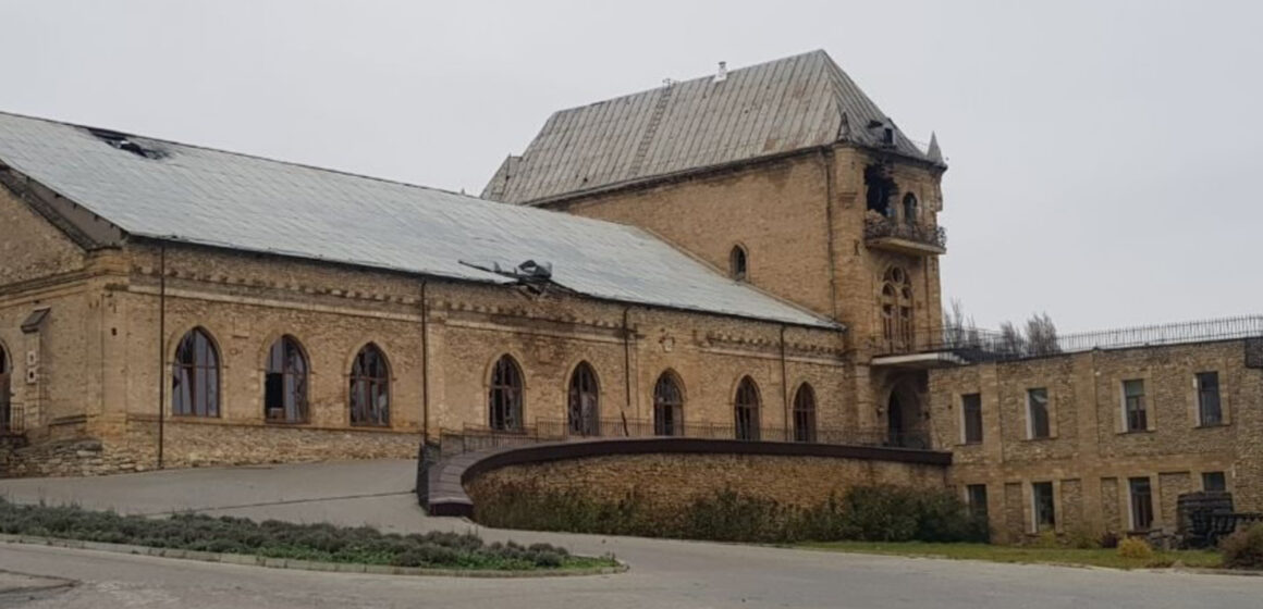 Поселила завойовників у приміщеннях виноробні Трубецьких: на Прикарпатті засудили колаборантку з Херсонщини