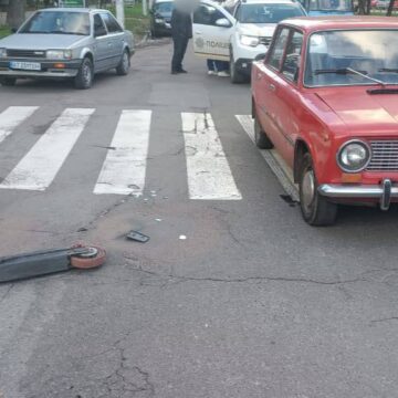 В Калуші на пішохідному переході водій «Жигулі» збив дитину на самокаті