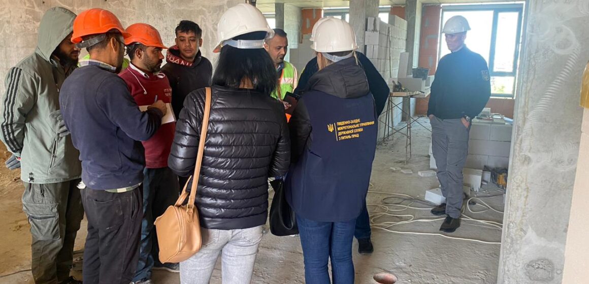 Будівельні фірми Прикарпаття перевірили на наявність нелегалів Будівельні фірми Прикарпаття перевірили на наявність нелегалів