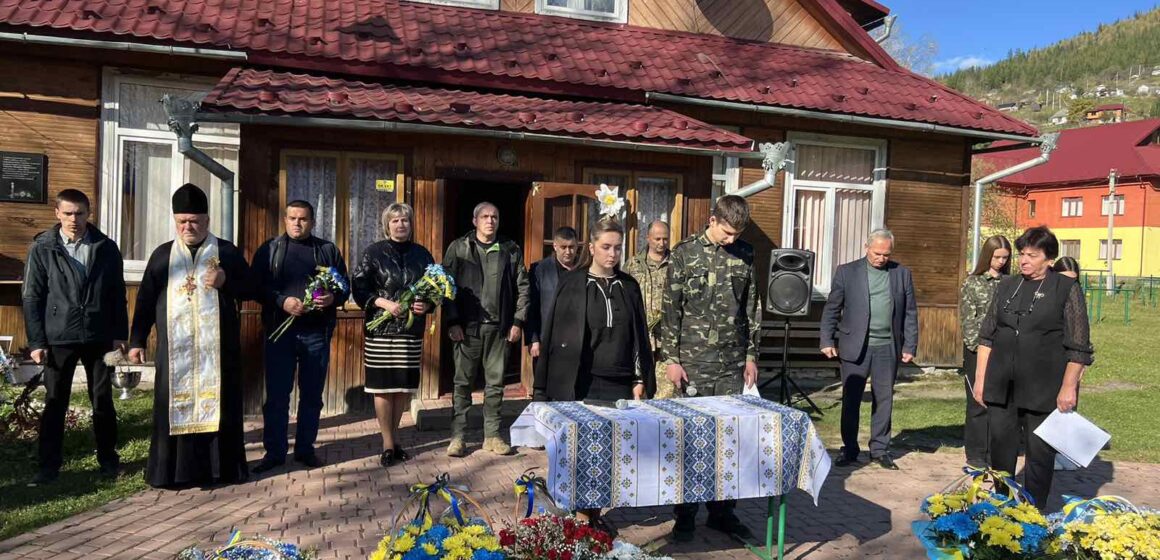 У рідному селі на Верховинщині відкрили меморіальні дошки Максим’юку Миколі та Шкрібляку Василю