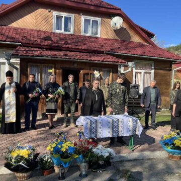 У рідному селі на Верховинщині відкрили меморіальні дошки Максим’юку Миколі та Шкрібляку Василю