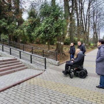 У Бурштині проінспектували стан безбар’єрності туристичних об’єктів