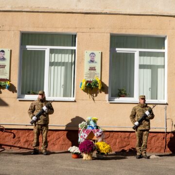 В Івано-Франківську відкрили анотаційні дошки трьом полеглим воїнам