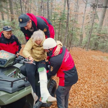 Під час походу на гору Маковиця травмувалась 54-річна туристка: знадобилась допомога рятувальників