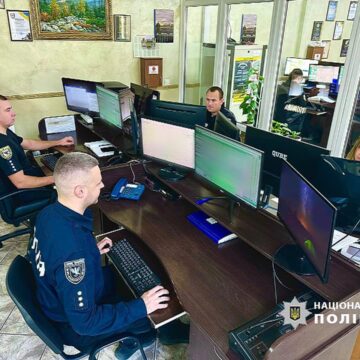 За хибні виклики поліції на Прикарпатті цьогоріч оштрафовано 2366 осіб За хибні виклики поліції на Прикарпатті цьогоріч оштрафовано 2366 осіб