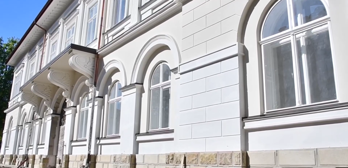 В Івано-Франківську завершують реставрацію Палацу єпископа (ВІДЕО)