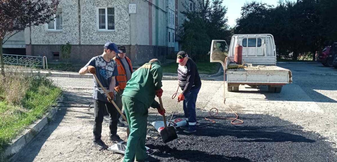 У Бурштині провели обстеження вулично – шляхової мережі та розпочали ямковий ремонт