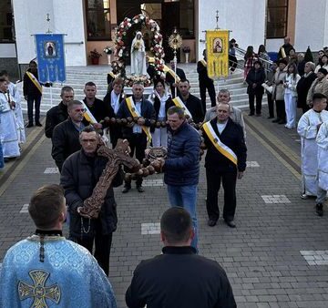 Більше двох кілометрів пройшли парафіяни села Голинь, молячись вервицю за мир та українських Захисників