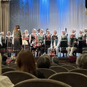 У калуському ПК “Мінерал” народний ансамбль “Студенька” зібрав кошти на допомогу ЗСУ
