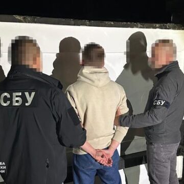 Нацполіція спільно з СБУ ліквідувала черговий канал незаконного перетину державного кордону: групі осіб слідчі повідомили підозри