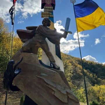 На Косівщині освятили Монумент Повстанської Слави