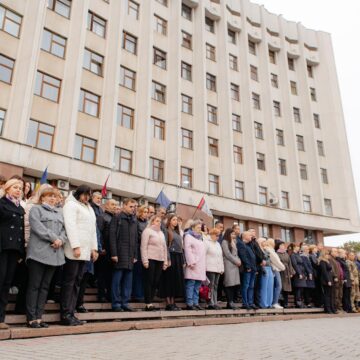 У тиші та молитві Прикарпаття вшанувало полеглих оборонців України всіх часів