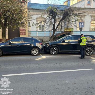 Франківські патрульні склали адмінматеріали на водійку з ознаками спʼяніння, що вчинила ДТП на вул. Кардинала Любомира Гузара