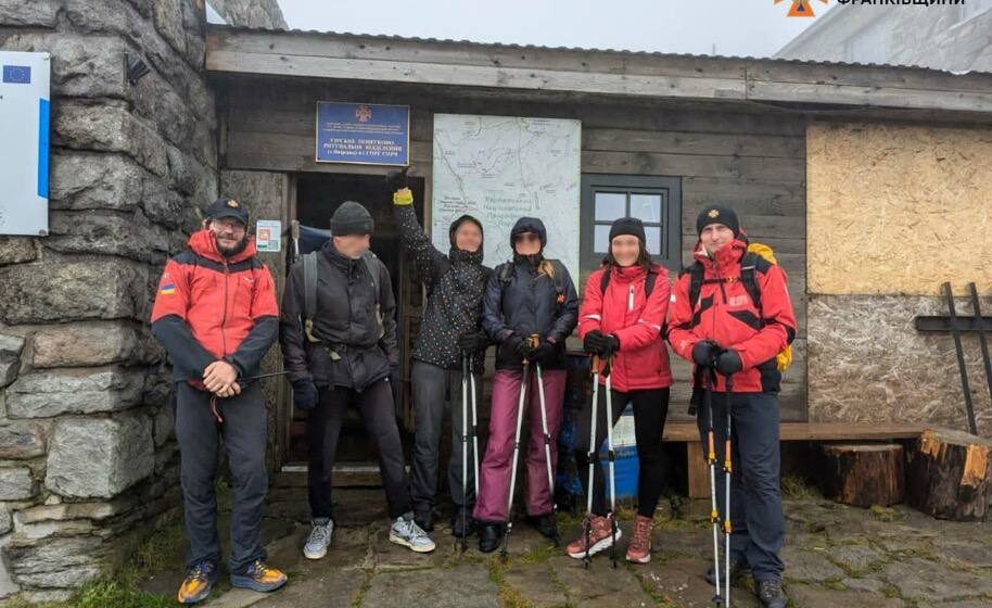 Гірські рятувальники розшукали групу туристів з Дніпра, які заблукали в горах