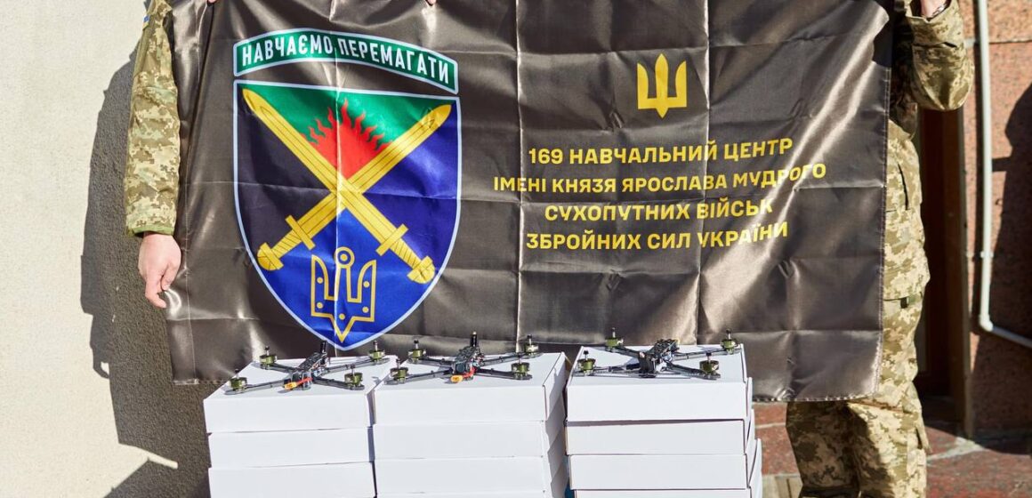 З Івано-Франківська передали на фронт 20 FPV-дронів